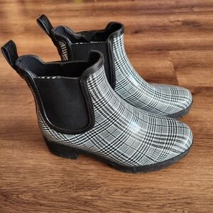 Jeffrey Campbell Cloudy Chelsea Rain Boots Size 7 Black and White Plaid